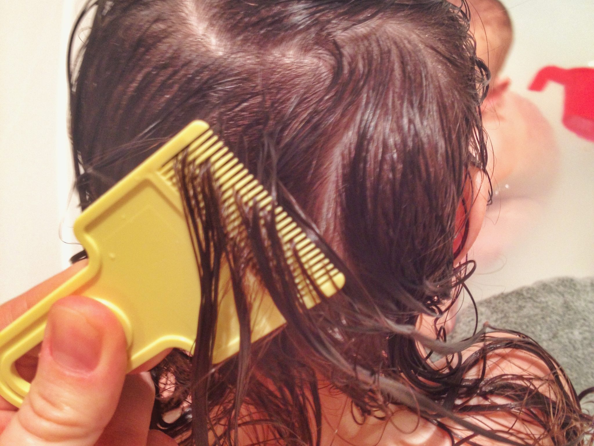 Head Lice Jump in, the Nightmare is Scalding. Dad or Alive